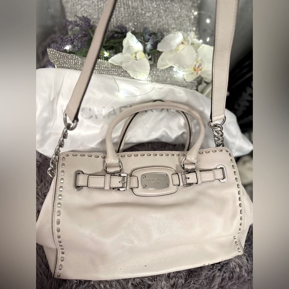 MICHAEL KORS Classic Cream/Beige Leather Bag w/Silvertone Drop Chain & Hardware